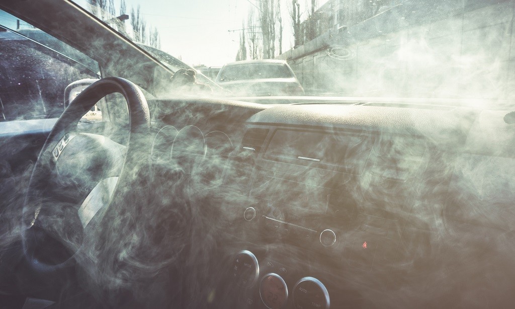 Dym w samochodzie