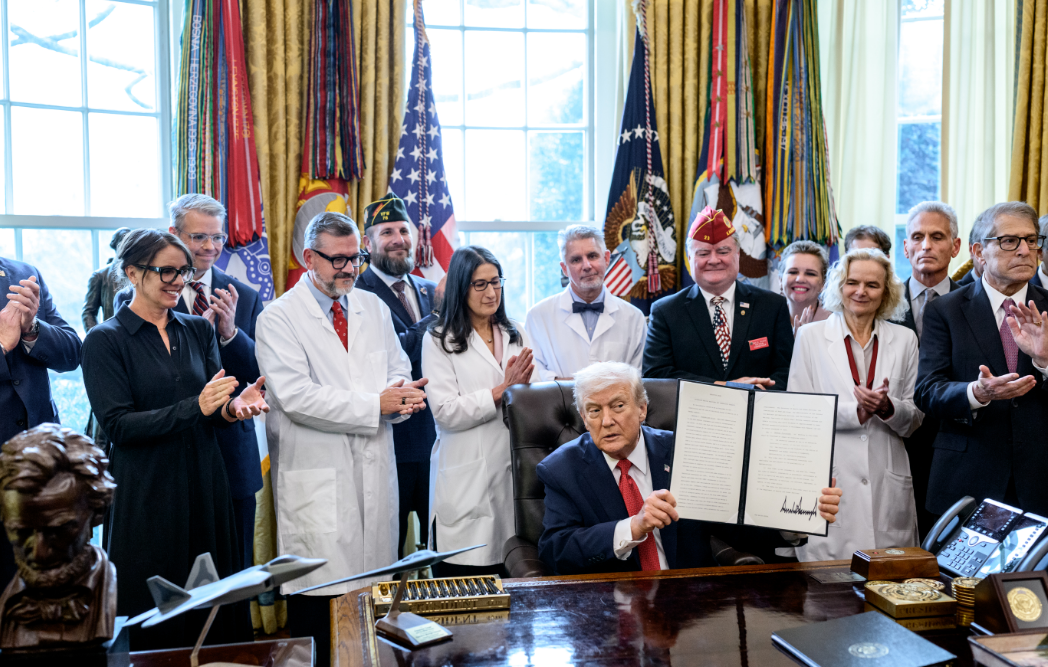 Trump Firma Orden Ejecutiva Para Reclasificar La Marihuana Como Droga Menos Peligrosa En EEUU