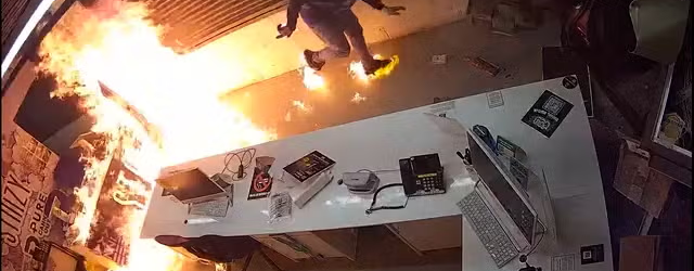 Dos Sujetos Prenden Fuego A Un Dispensario De Hierba En Michigan